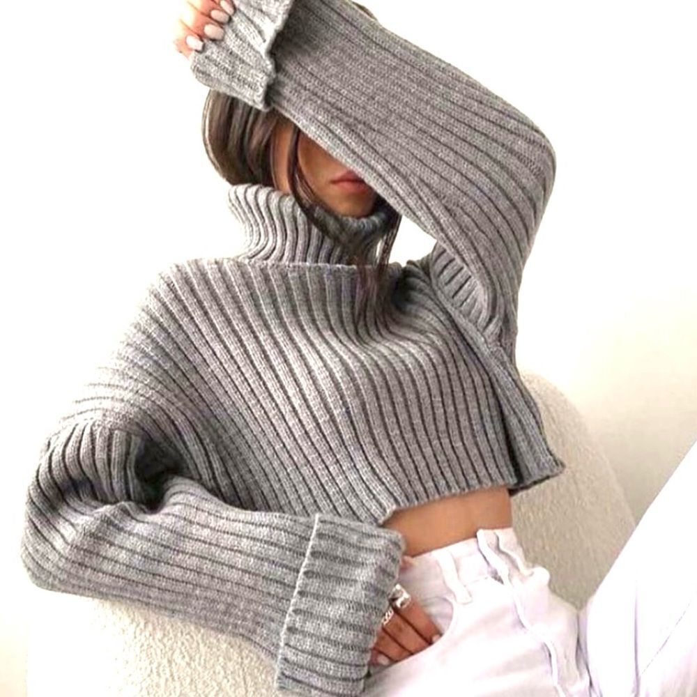 Gray cropped turtleneck